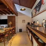 Refugio Das Toninhas - Pe Na Areia